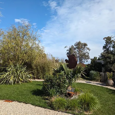 Hotel L'ile Sous Le Vent 3*