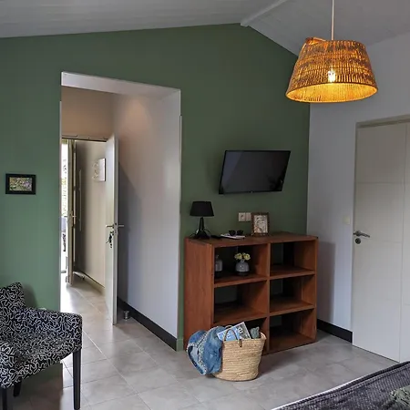 Hotel L'ile Sous Le Vent