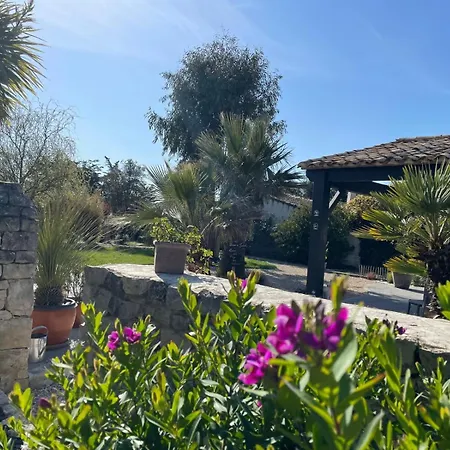 Hotel L'ile Sous Le Vent