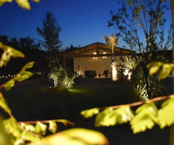 Hotel L'ile Sous Le Vent 3*